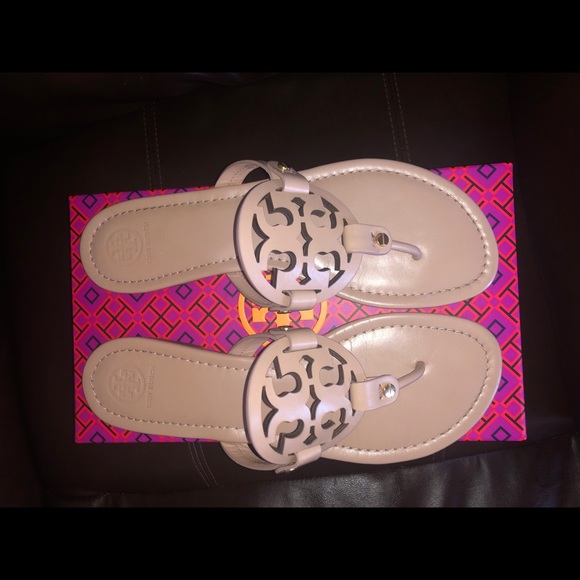 SOLD Tory Burch Miller Light Makeup - Picture 5 of 5